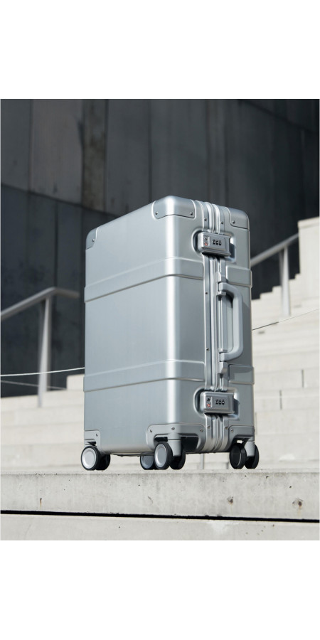 Чемодан VNV TRAVEL METAL-8077-55 CM